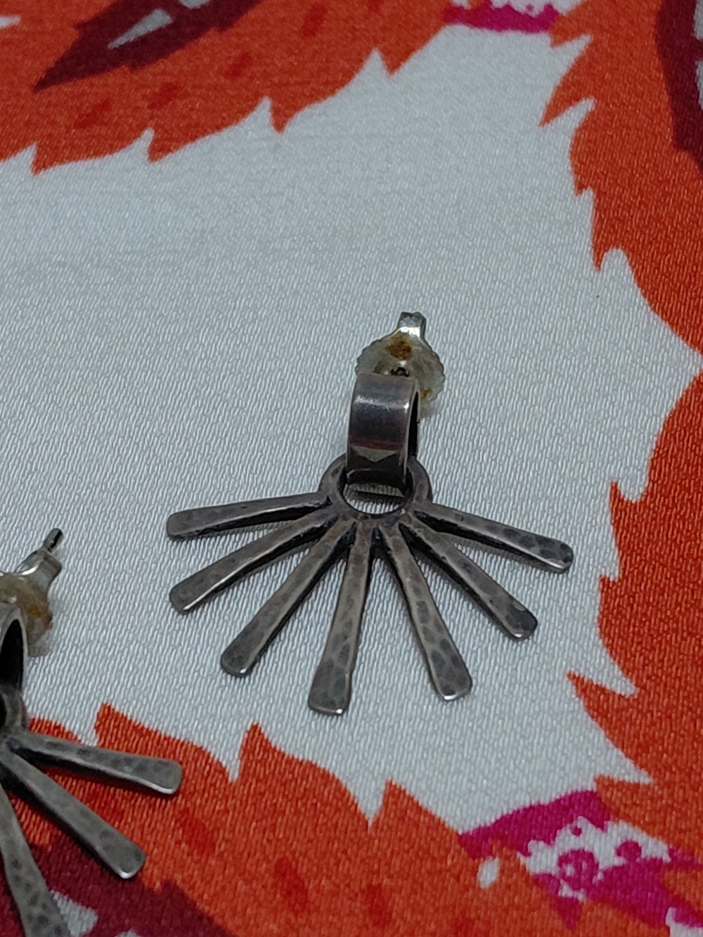 Rare James Avery Retired Sterling Silver Sunburst Hammered Earrings - Picture 2 of 5